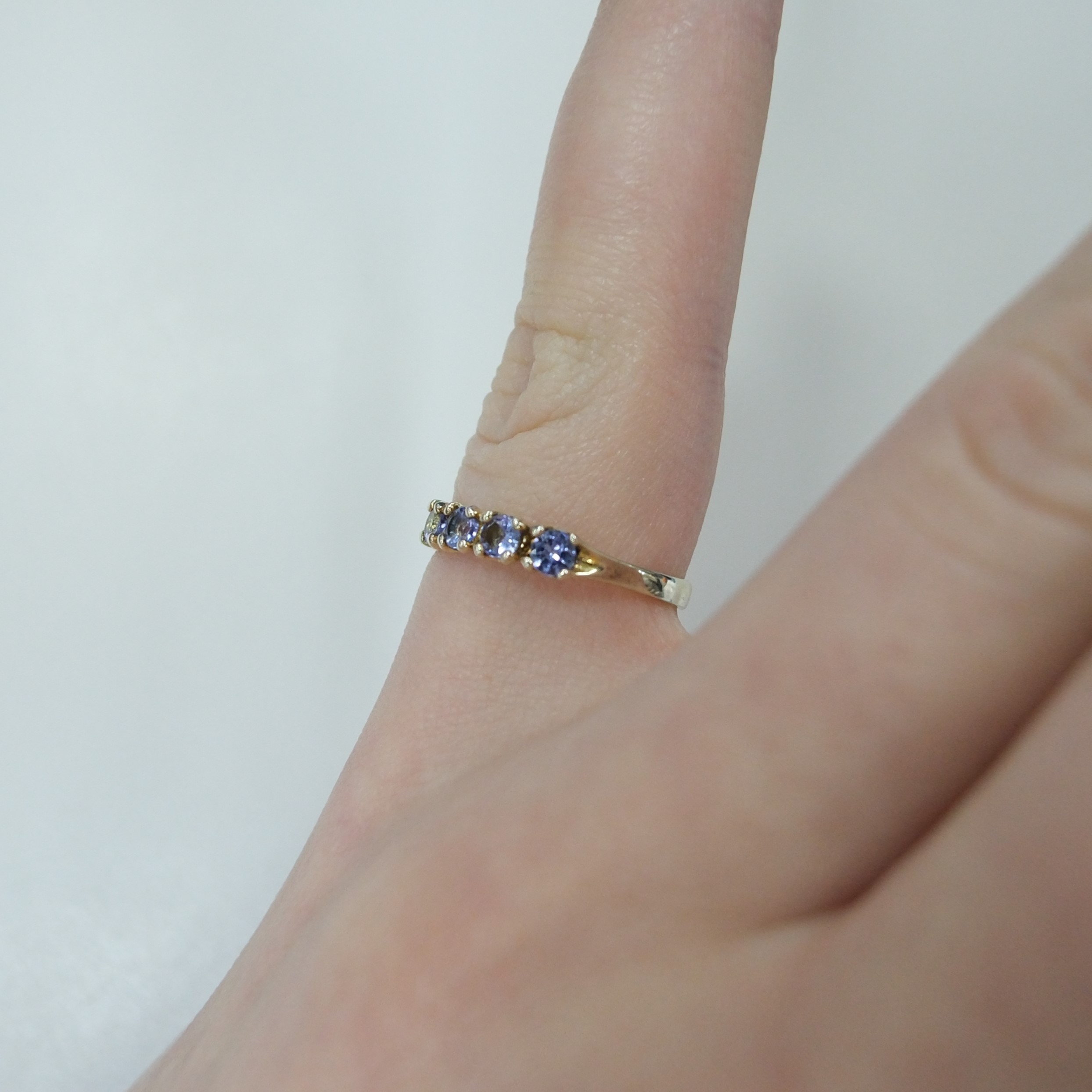 Серебряное кольцо с танзанитами